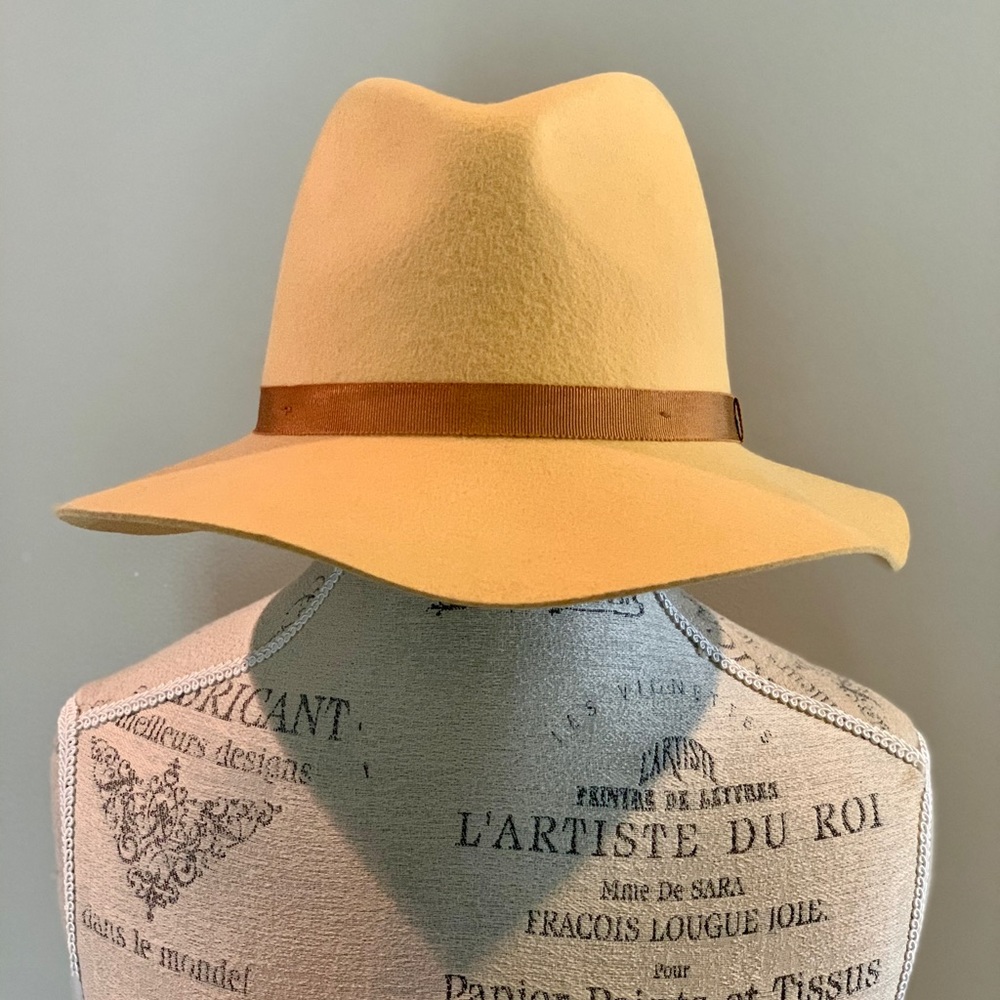 Beautiful Yellow Auxiliary Aritzia Wool Fedora Hat
